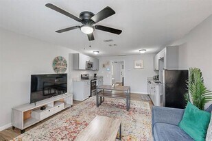 1532 Whitaker Ave in Dallas, TX - Building Photo