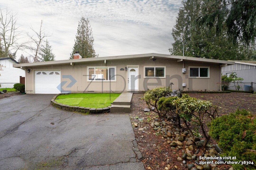 30620 1st Pl S in Federal Way, WA - Building Photo