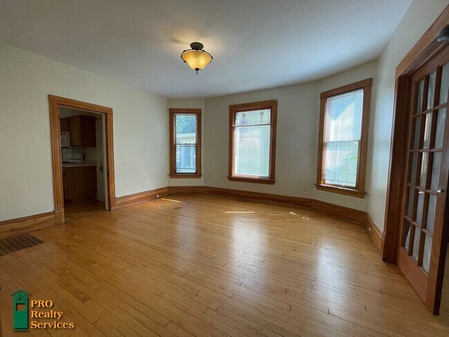2005 NE Taylor St in Minneapolis, MN - Building Photo - Building Photo