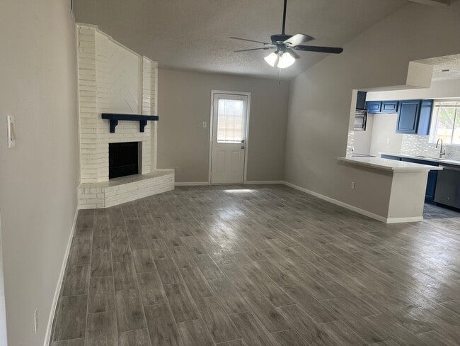 2434 Long Reach Dr in Sugar Land, TX - Building Photo - Building Photo