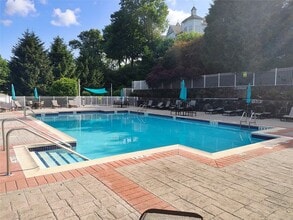 322 Highridge Ct in Peekskill, NY - Building Photo - Building Photo