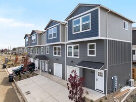 7857 Houston Lp in Medford, OR - Building Photo