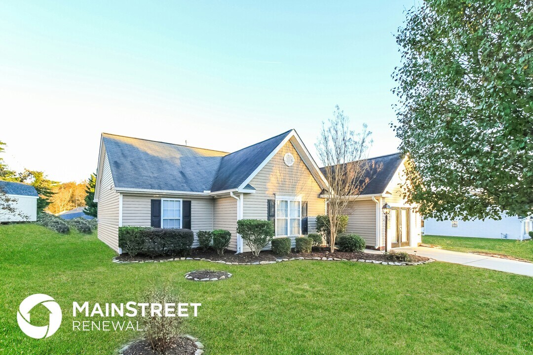 5245 Mt Hope Dr in Winston-Salem, NC - Building Photo