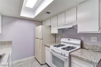 417 N Lamb Blvd in Las Vegas, NV - Foto de edificio - Building Photo