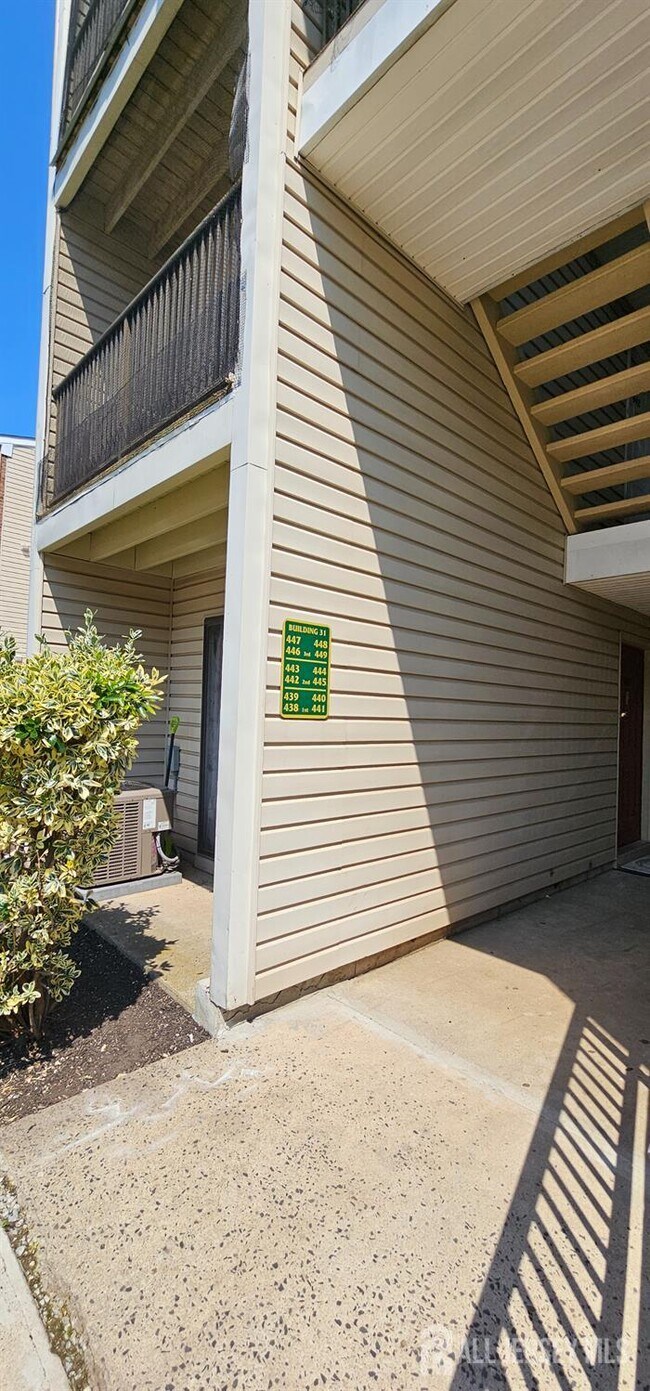 447 Lancaster Ct in Piscataway, NJ - Building Photo - Building Photo