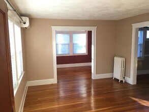 43 Glenmont Rd, Unit 2 in Boston, MA - Foto de edificio - Building Photo