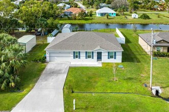 1744 SE North Blackwell Dr in Port St. Lucie, FL - Building Photo - Building Photo
