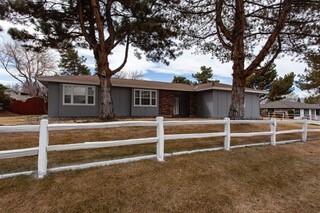 7050 Pembroke Dr in Reno, NV - Foto de edificio - Building Photo