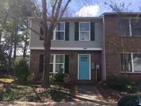889 Regal Path Lane in Decatur, GA - Building Photo