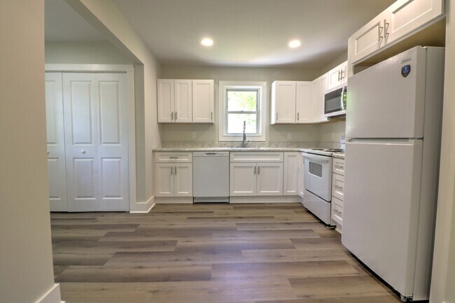 403 S Hampton St in Westminster, SC - Building Photo - Building Photo