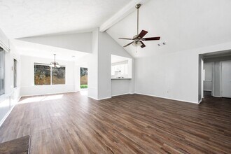 3423 Nutwood Ln in Spring, TX - Foto de edificio - Building Photo