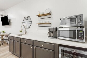 10343 E County Hwy 30A in Seacrest, FL - Foto de edificio - Building Photo