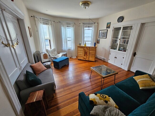 166 Kelton St, Unit 3