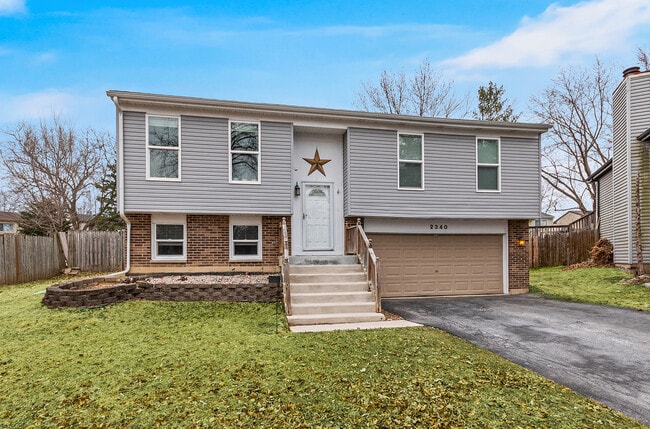 2340 Portsmouth Ct in Aurora, IL - Building Photo - Building Photo