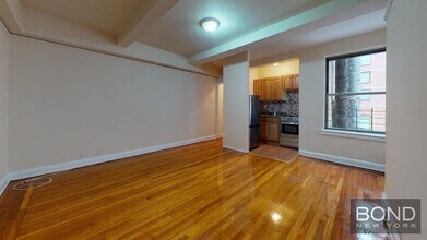 301 E 38th St in New York, NY - Building Photo - Building Photo