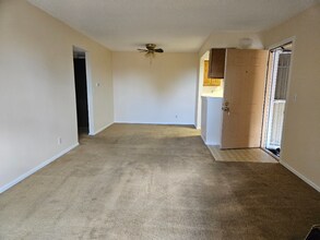 912 Tenderfoot Hill Rd, Unit 204 in Colorado Springs, CO - Foto de edificio - Building Photo