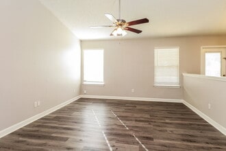 533 River View Dr in Lowell, NC - Building Photo - Building Photo
