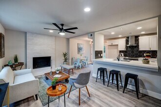 5001 Cottonwood Cir in Austin, TX - Building Photo - Building Photo