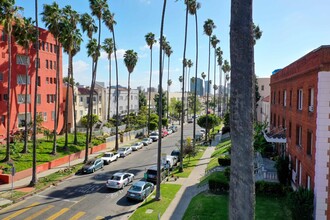 Gillman Apartments in Los Angeles, CA - Building Photo - Building Photo