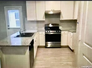 9220 Griffith Run in Converse, TX - Foto de edificio - Building Photo