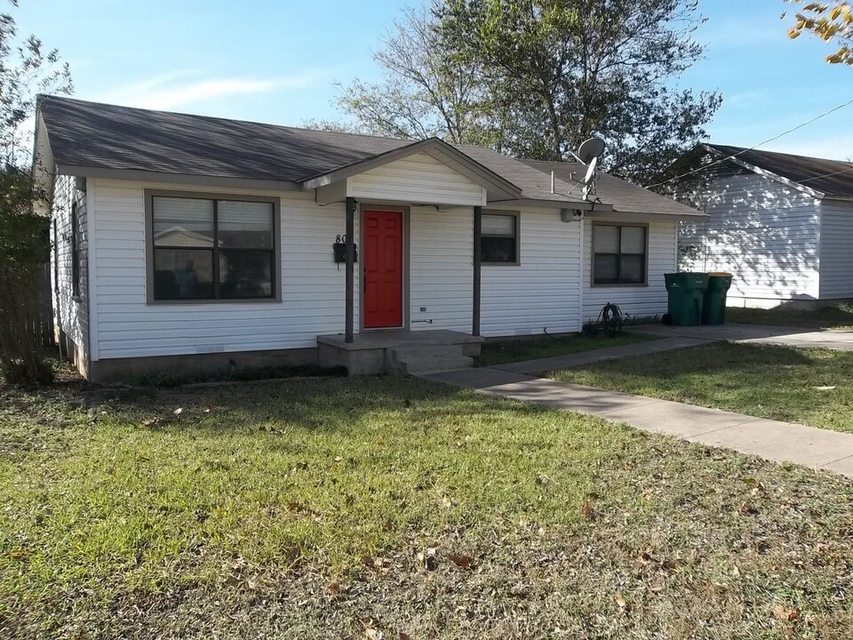 803 E 12th Ave in Belton, TX - Building Photo