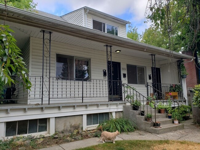 property at 3036 N Arlington Pl