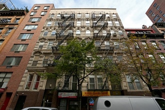 235 E 24th St in New York, NY - Foto de edificio - Building Photo