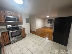 110 Babcock St, Unit 21 in Brookline, MA - Foto de edificio - Building Photo