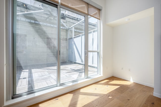 The Cathedral Building in Sacramento, CA - Foto de edificio - Interior Photo