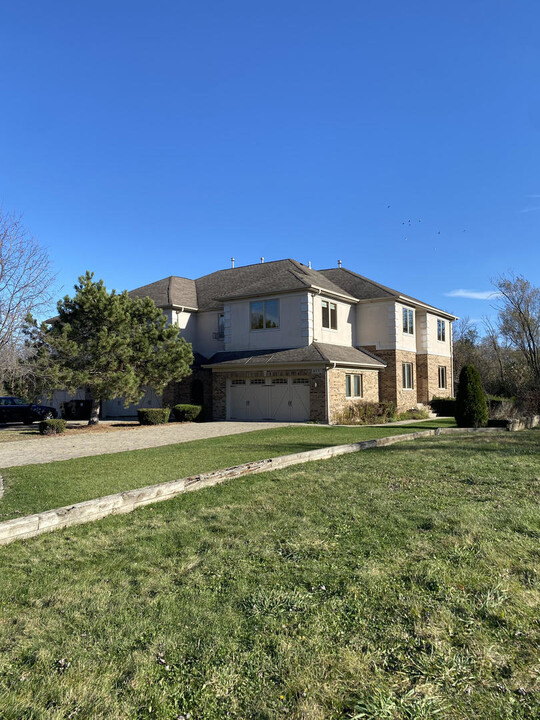 16W313 Shadow Creek Dr in Burr Ridge, IL - Building Photo