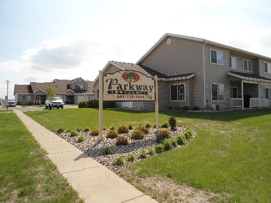 Parkway Townhomes Marshall in Marshall, MN - Building Photo