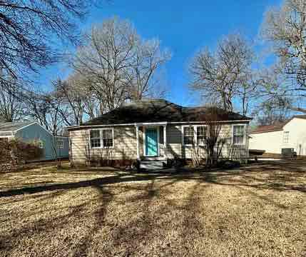 property at 404 S 1st Ave