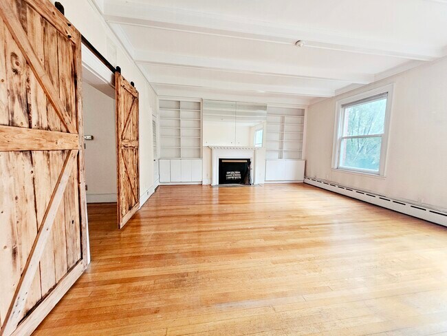 1712 Beacon St, Unit 11 in Brookline, MA - Building Photo - Building Photo
