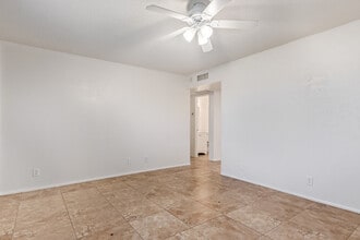 Desert Sunshine 3 in Phoenix, AZ - Building Photo - Building Photo