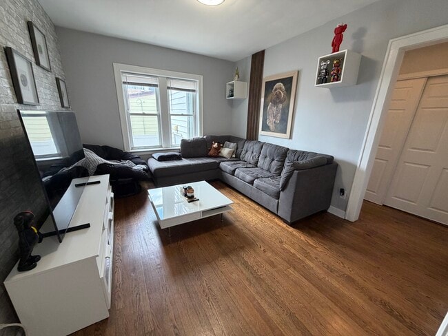 3219 W Balmoral Ave, Unit 1 in Chicago, IL - Building Photo - Building Photo