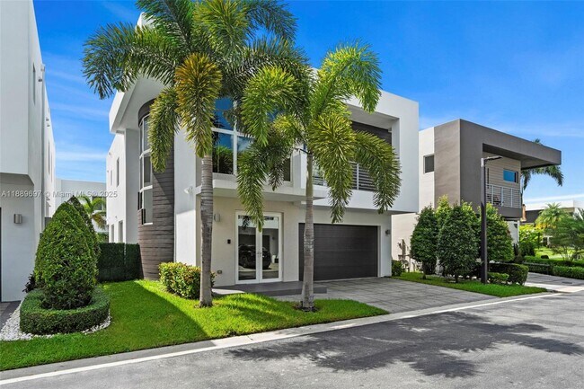 9730 NW 75th Terrace in Doral, FL - Building Photo - Building Photo
