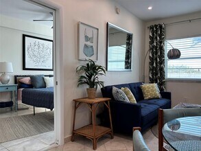 335 Ocean Dr, Unit 139 in Miami Beach, FL - Foto de edificio - Building Photo