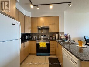 60 S Town Centre Blvd in Markham, ON - Building Photo - Building Photo