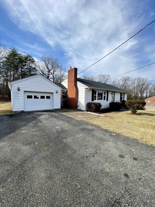 654 Leesville Rd in Lynchburg, VA - Building Photo