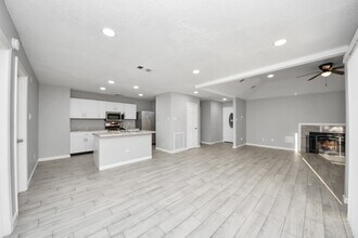 2471 Falls Church Dr in Houston, TX - Building Photo - Building Photo