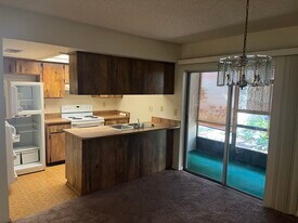 5030 E Linebaugh Ave, Unit D in Tampa, FL - Building Photo