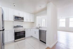 Premiere Towers in Los Angeles, CA - Building Photo