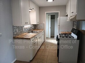 1733 Treyway Ln in Corpus Christi, TX - Building Photo - Building Photo