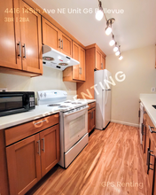4416 145th Ave NE in Bellevue, WA - Foto de edificio - Building Photo