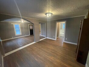 1705 Buena Vista Ave in Carthage, MO - Foto de edificio - Building Photo