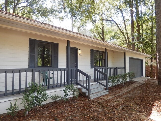 property at 913 Tamarack Ave