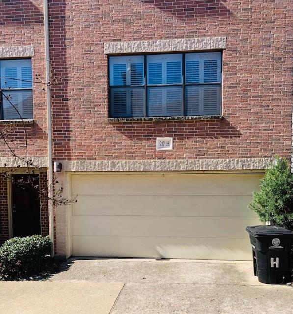 property at 917 W 21st St