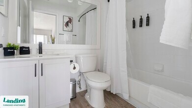 1000 Marlin Lakes Cir, Unit 726 in Sarasota, FL - Building Photo - Building Photo