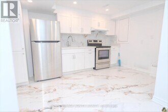 87 Fernbank Pl in Whitby, ON - Building Photo - Building Photo