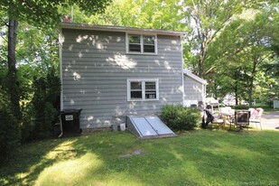 156 Forest St in New Canaan, CT - Building Photo - Building Photo